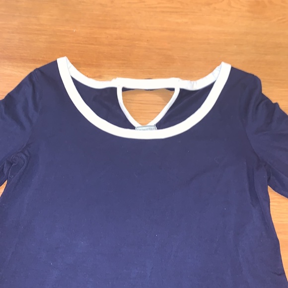 THOMAS KELLY ~Size L~Classic Navy & White Trim Stretch Top ~ - Picture 7 of 14
